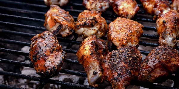 Cómo cocinar alitas en barbacoa para que queden al punto