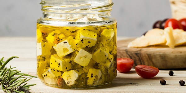 Cómo hacer queso en aceite: receta tradicional y consejos
