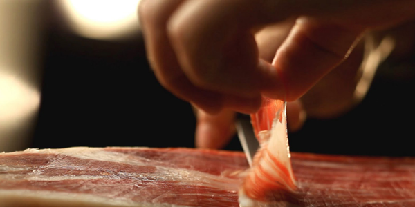 Cómo colocar un jamón en el jamonero